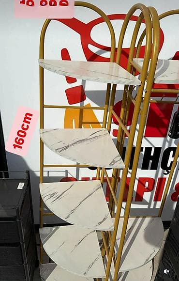 polica uradi sam: Ugaona polica – 160 cm visine - Konstrukcija: metalni ram u zlatnoj — 1