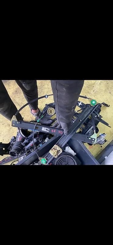 automobile rs: AUDI A4 B8 1 PODIZAC STAKLA PREDNJI LEVI I DESNI | Audi a1 a3 a4 a5 — 2
