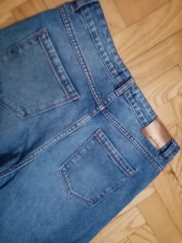 push up pantalone: Stradivarijus
MOM
38 velicina
Jednom obučene.
Nemaju oštećenja — 3
