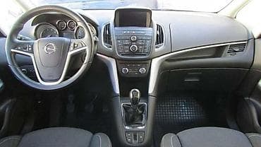 surfinije prodaja nis: INSTRUMENT TABLA ZA OPEL ZAFIRA OD 2011. DO 2019. GOD. | Polovni — 1