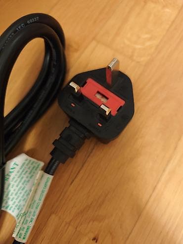 magnetni punjac za iphone: VGA kabl - 198 rsd Paralelni kabl - 298 rsd USB kabl sa R45 nastavkom — 8