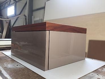 stender za garderobu forma ideale: Moderan zidni element / noćni ormarić - Dizajn: minimalistički kubus — 4