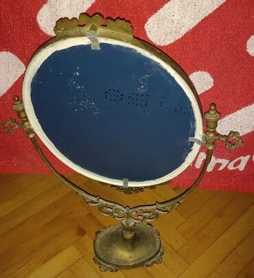 Stilsko ogledalo kvalitetni masivni mesing 33x26 cm
Resnik Beograd