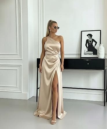 Elegantna ženska maksi haljina sa jednim ramenom, izrađena od