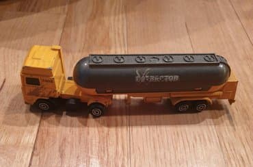 bubamara igracka: ﻿MAJORETTE cisterna kamion igracka automobilcic. Pise tractor — 4