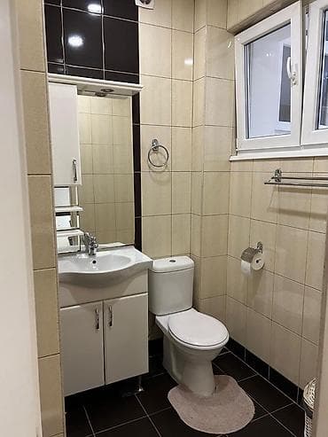 kuca na prodaju nis: Izdajem stan ( salonac sa visokim plafonom) 60 m2 u Bulevaru Kralja — 5