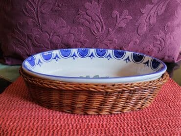 delimano servis beograd: Porcelanska nova cinija-posuda sa korpom. Visina. 6cm. Duzina — 3