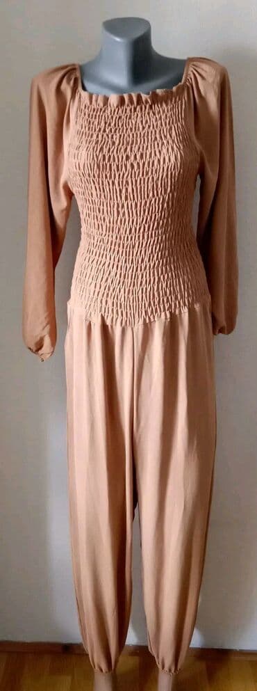 Majice i topovi: Ženski jednodelni kombinezon u boji nude/peska. - Model: dugi rukavi — 1