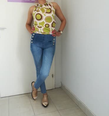 pantalone od vestacke koze: Farmerice nove
Dubok struk 
Uvoz Turska 
Savrsene
Vel 27 — 2