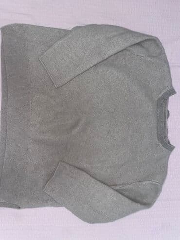 Sivi džemper sa rukavima do ispod laktova - Klasičan okrugli izrez - na lalafo.rs Sivi džemper sa rukavima do ispod laktova - Klasičan okrugli izrez -