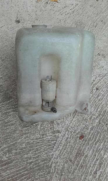 Posuda za prednje vetrobransko staklo za golf 2 at lalafo.rs Posuda za prednje vetrobransko staklo za golf 2