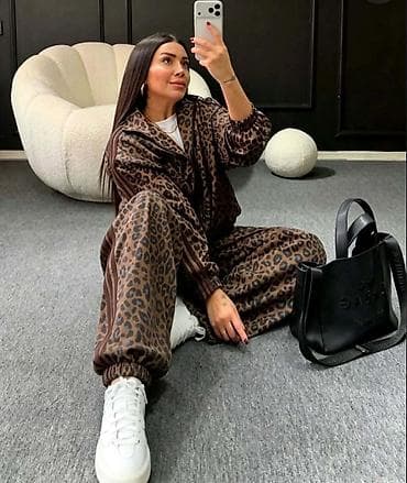 crocs papuče: Komplet
Cena 3600
Uni vel
V30 — 2