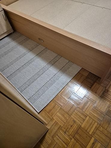 Ormari: Na prodaju francuski lezaj bez duseka dimenzije 160×200 ima.dve fioke — 2