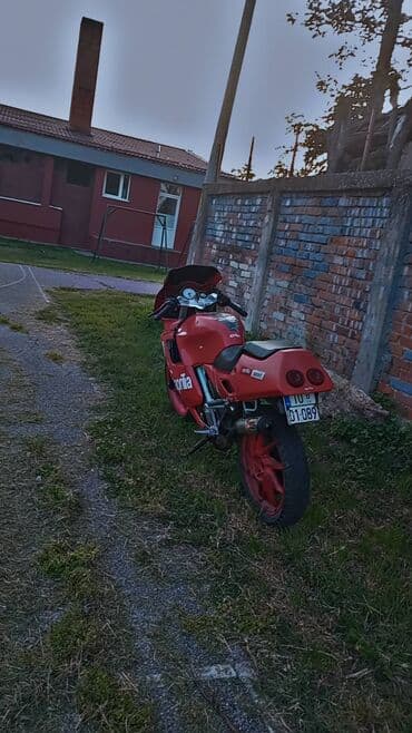 dimenzije guma za passat b6: Crveni sportski motocikl Aprilia, idealan za ljubitelje 125cc rotax — 8