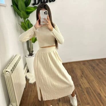 zenski kompleti za punije dame: Kompleti 2700din
s m l xl — 4