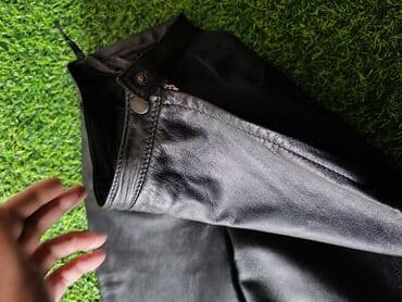 crni tek flis: M — 4