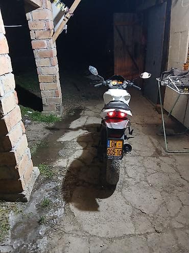 Hero: Gilera DNA – sportski skuter/motocikl - Model: Gilera DNA (bele — 3