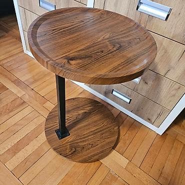 montesori sto: Klub sto braon Materijal: metal i iverica- furnirana- imitacija — 2