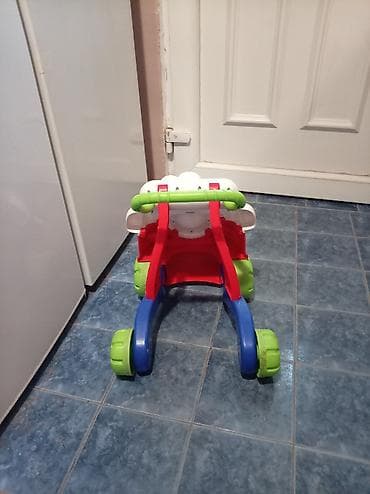 hm odeca za bebe: Guralica/šetalica za bebe – interaktivna igračka u obliku veselog — 2