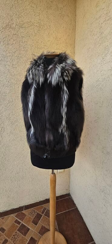 Parke: Ženski krzneni prsluk od srebrne lisice - Model: bez rukava, klasičan — 3