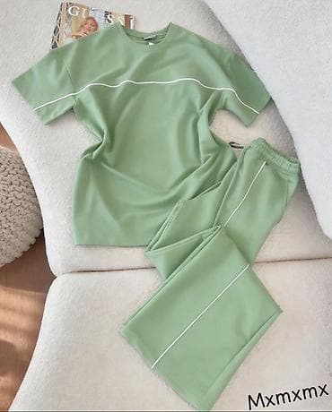 reserved pantalone: Dvodelni ženski komplet – majica + pantalone
2300 din 
S M L — 8
