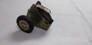 vlastite i zajednicke imenice 2 razred: Inercioni motor za limeni autic,precnik tocka 3,2 cm. razmak 5,7 cm — 1
