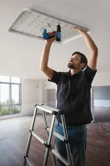 Akumulatorske bušilice: Tehnički podaci Dodatni podaci Kapacitet akumulatora* 2 Ah Obrtni — 6