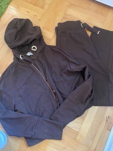 Women's Sweatsuits: Pamuk nova trenerka akcija samo
1800 din plus poklon gratis — 1