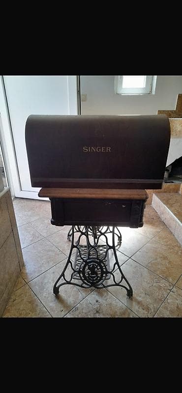 punjaci za laptop: Antikna Singer šivaća mašina sa stolom i nožnim pogonom (nudite cene — 1