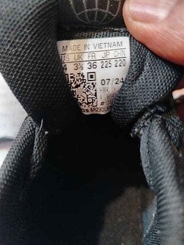 polovni kostimi za maskenbal za decu: Adidas patike u odlicnom stanju droj 36-700 dinara Broj 36 Gaziste 22 — 4