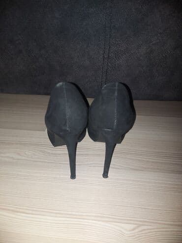 make up: Pumps, 38 — 3