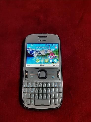 Nokija 302 ispravna telefon radi na sve kartice telefon ima internet