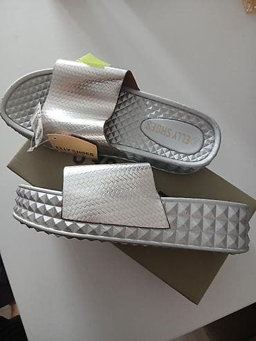 udobne sandale na stiklu: Ženske papuče ELLY SHOES – model na platformu - Boja: metalik srebrna — 2