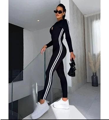nike bele duboke patike: Ženski sportski kombinezon – crni sa belim prugama - Model — 3