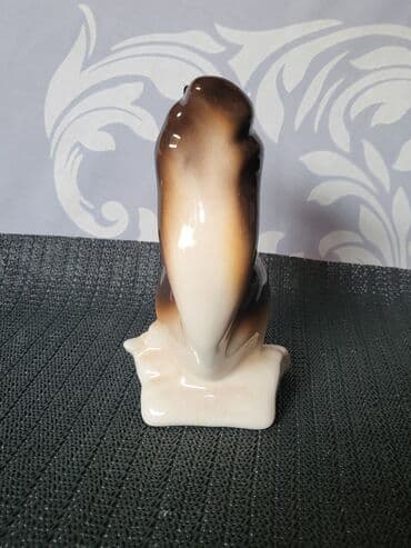 velike svece: Porcelanska nova figura veverice 70te. Figura nova sve na njoj je — 10