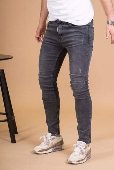 muške pidžame c a: JEANS FARMARICE TOP KVALITET Cena 3200 dinara Brojevi 40 Dzeparke — 20