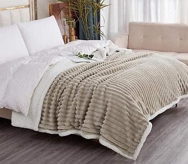 Rebrasta ćebad sa krznom Dimenzije 200x230cm Cena 3.500 dinara Sifra na lalafo.rs Rebrasta ćebad sa krznom Dimenzije 200x230cm Cena 3.500 dinara Sifra
