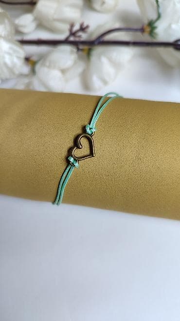 satovi i nakit: Minimalistička narukvica sa privjeskom srce - Tanka, dvostruka — 3