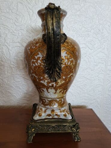 vaza sa cvecem crtez: Vaza nova iz 50ih god. porcelan,neka vrsta legure. rucni rad — 17