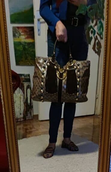 Ostali aksesoari: Gucci. Fantastična.

Bez ikakvih nedostataka.
45cm x 28cm x 10cm — 6