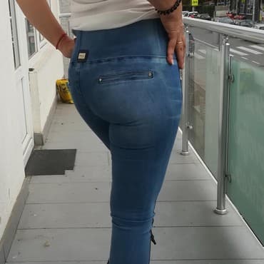 pantalone od vestacke koze: Farmerice extra model i kvalitet uvoz Turska br S-M novo — 4