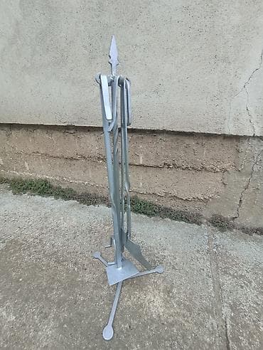 Kovani pribor za roštilj - pečenjare,stalak visine 95 cm,sva četri