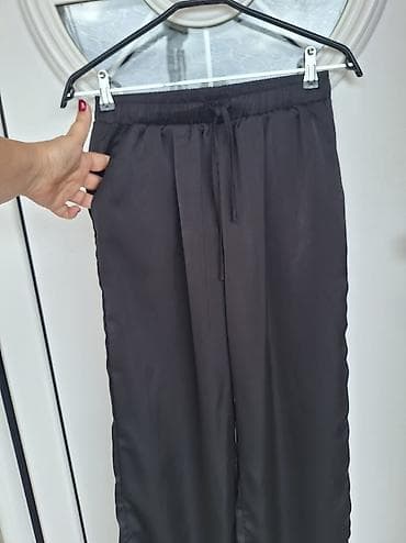 mantil s: Saten pantalone – veličina 38 - Boja: crna - Kroj: široke nogavice — 2