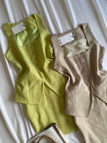 kompleti pantalone i prsluk: • Komplet | prsluk & suknja | • Dostupan u dve boje • S M L • — 2