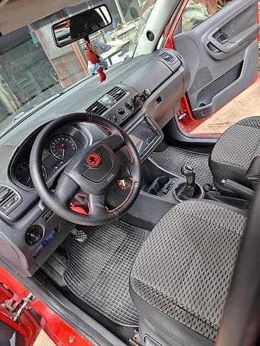 pracke prodaja: Škoda Fabia – hečbek, crvena boja, 5 vrata,motor benzinac sa swkvent — 9