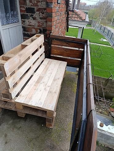 Drvena klupa od paleta – ručni rad - Materijal: masivno drvo/palete