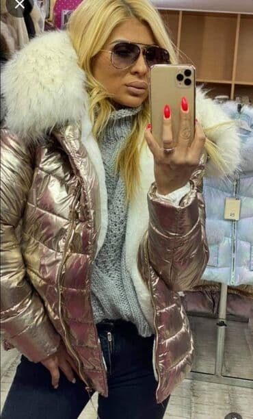 jakna 4: Predivna nova jakna
Zlatna boja
Iznutra postavljena krznom
Vel S — 2