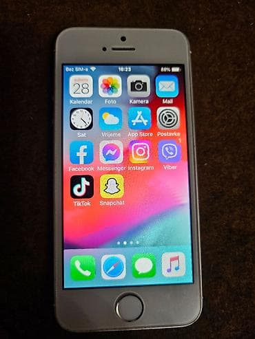 Car Electronics: Apple iPhone 5S sivi/srebrni sa 16 gb memorije baterija dobra sim — 1