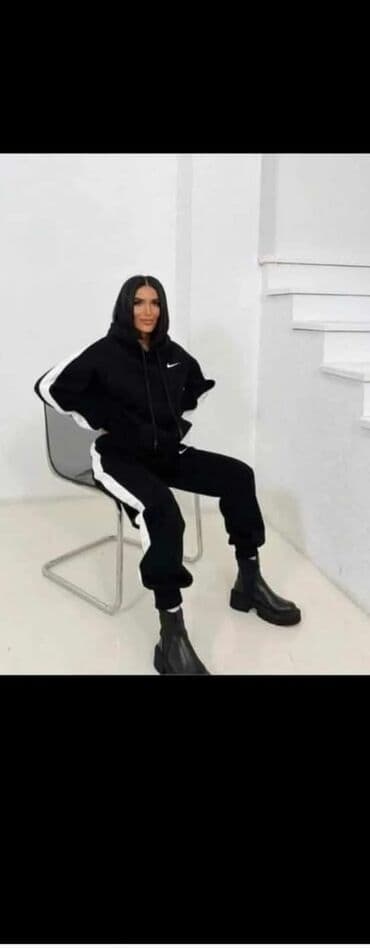 plisani kompleti: Nike, Jednobojni, bоја - Crna — 1