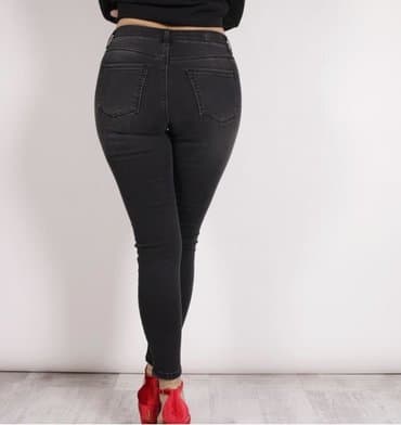 pantalone od vestacke koze: Extra farmerice vel S M
Povoljno — 1